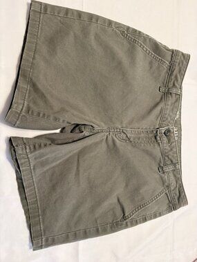 a.n.a. Mid Rise Midi Short Size 6 Green 7” Inseam